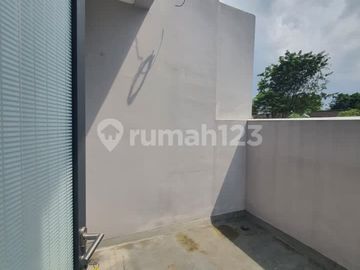 Rumah Modern Rapi dan Full Fasilitas