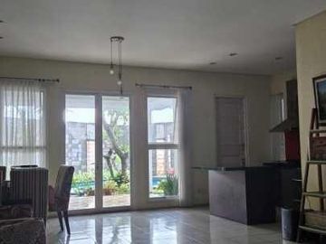 Rumah Ada Kolam Renang Rapih Nyaman di Komplek Cinere