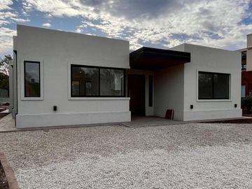 CASA DE 4 AMB A ESTRENAR EN BARRIO CERRRADO