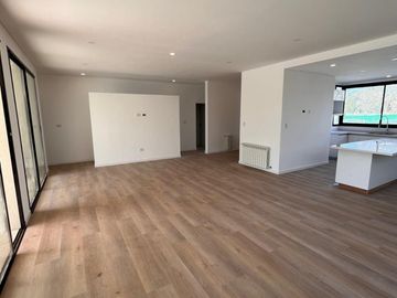 CASA DE 4 AMB A ESTRENAR EN BARRIO CERRRADO