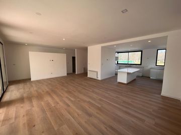 CASA DE 4 AMB A ESTRENAR EN BARRIO CERRRADO