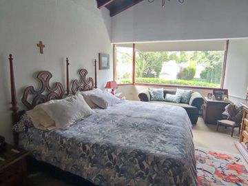 Casa en Venta, independiente de 480m² | con jardín de ensueño | Los Chillos, sector Playa Chica