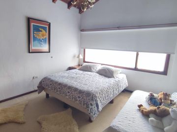 Casa en Venta, independiente de 480m² | con jardín de ensueño | Los Chillos, sector Playa Chica