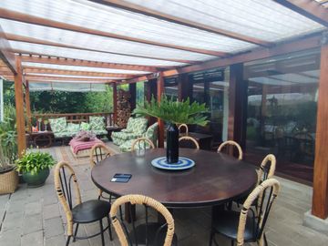 Casa en Venta, independiente de 480m² | con jardín de ensueño | Los Chillos, sector Playa Chica