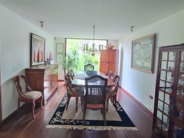 Casa en Venta, independiente de 480m² | con jardín de ensueño | Los Chillos, sector Playa Chica