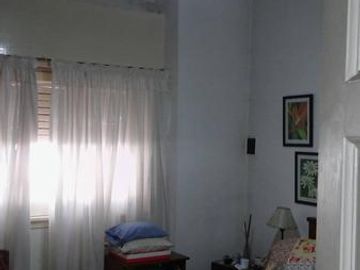 Vende casa 4 amb. con garaje en Remedios de Escalada,