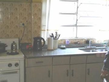 Vende casa 4 amb. con garaje en Remedios de Escalada,