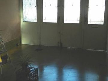 Vende casa 4 amb. con garaje en Remedios de Escalada,