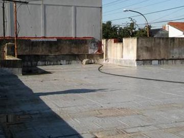 Vende casa 4 amb. con garaje en Remedios de Escalada,