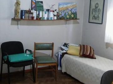 Vende casa 4 amb. con garaje en Remedios de Escalada,