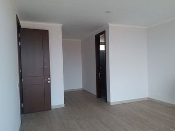 Rumah mewah 3 lantai strategis di Jakarta Timur