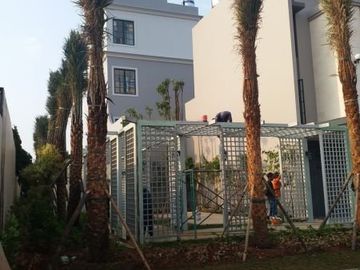 Rumah mewah 3 lantai strategis di Jakarta Timur