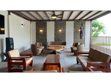 CASA MODERNA Y AMPLIA EN URB MARINA BLUE, MANTA