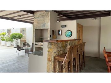 CASA MODERNA Y AMPLIA EN URB MARINA BLUE, MANTA