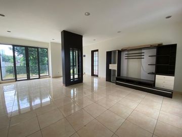 Dijual/Disewakan Rumah Taman Telaga Golf BSD City 3 Kamar Tidur Semi Furnished Luas Murah
