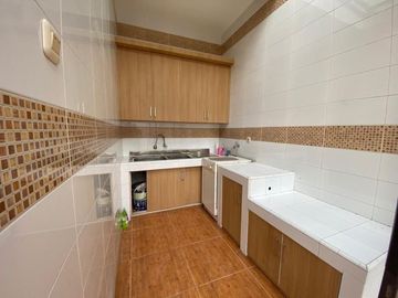 Dijual/Disewakan Rumah Taman Telaga Golf BSD City 3 Kamar Tidur Semi Furnished Luas Murah