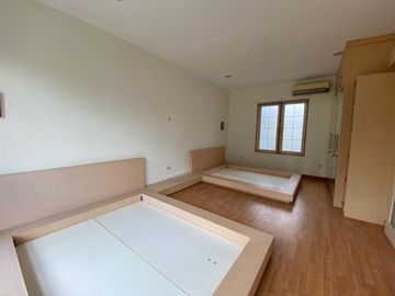 Dijual/Disewakan Rumah Taman Telaga Golf BSD City 3 Kamar Tidur Semi Furnished Luas Murah