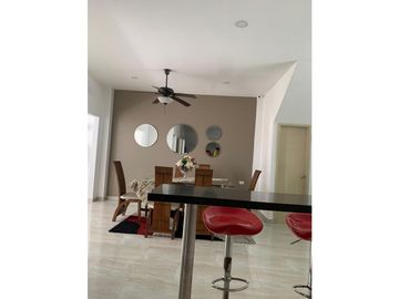 SE VENDE CASA DE DOS PISOS EN LA CASTELLANA DE MONTERA