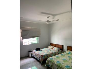 SE VENDE CASA DE DOS PISOS EN LA CASTELLANA DE MONTERA
