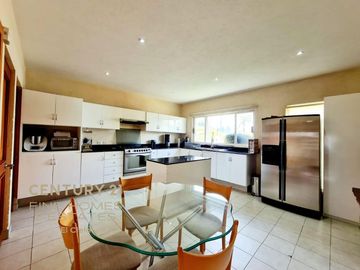 Venta de Casa en la Vista Country Club, Atlixcáyotl, Puebla, de 3 recámaras