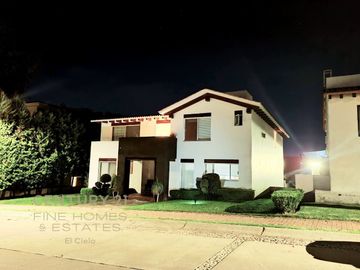 Venta de Casa en la Vista Country Club, Atlixcáyotl, Puebla, de 3 recámaras