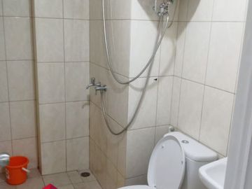 Disewa Apartemen Springlake Azolla 2BR Furnish View Pool
