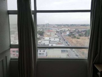 Departamento en venta en edificio Élite Building, sector Mall del Sol, Guayaquil, a 3 minutos del Aeropuerto