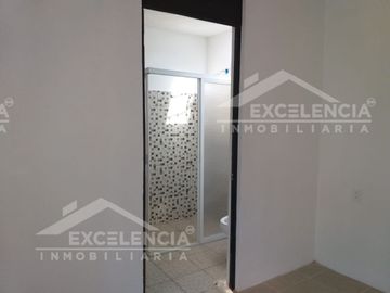 VENTA DE CASA REMODELADA EN COLINAS DEL SUR