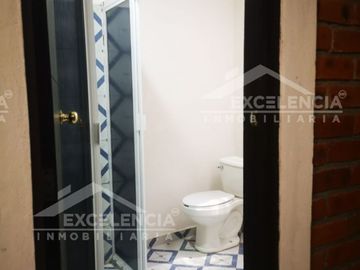 VENTA DE CASA REMODELADA EN COLINAS DEL SUR