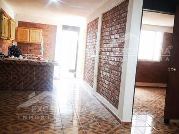 VENTA DE CASA REMODELADA EN COLINAS DEL SUR