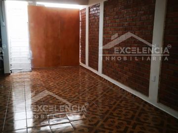 VENTA DE CASA REMODELADA EN COLINAS DEL SUR