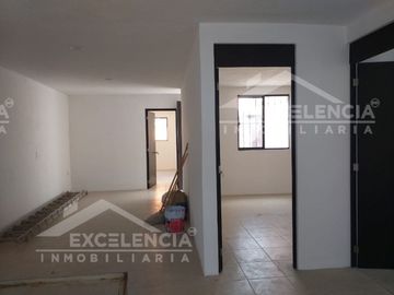 VENTA DE CASA REMODELADA EN COLINAS DEL SUR