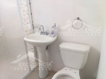 VENTA DE CASA REMODELADA EN COLINAS DEL SUR