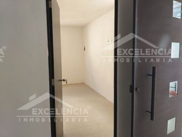 VENTA DE CASA REMODELADA EN COLINAS DEL SUR