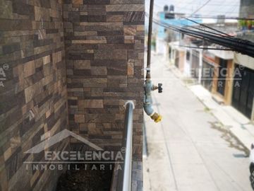 VENTA DE CASA REMODELADA EN COLINAS DEL SUR