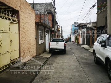 VENTA DE CASA REMODELADA EN COLINAS DEL SUR