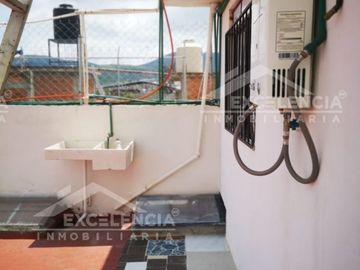 VENTA DE CASA REMODELADA EN COLINAS DEL SUR