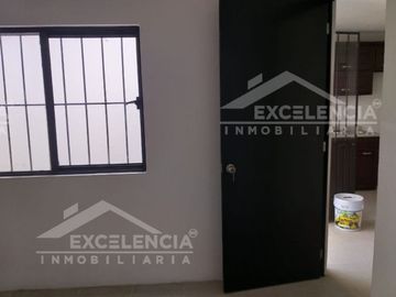 VENTA DE CASA REMODELADA EN COLINAS DEL SUR
