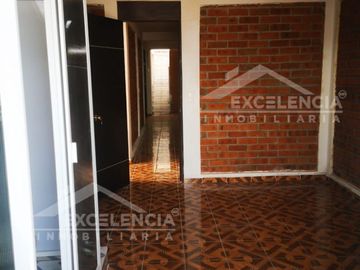 VENTA DE CASA REMODELADA EN COLINAS DEL SUR
