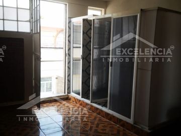 VENTA DE CASA REMODELADA EN COLINAS DEL SUR