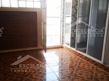 VENTA DE CASA REMODELADA EN COLINAS DEL SUR
