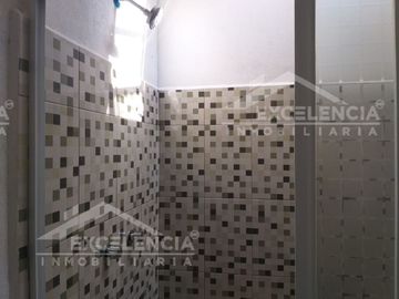 VENTA DE CASA REMODELADA EN COLINAS DEL SUR