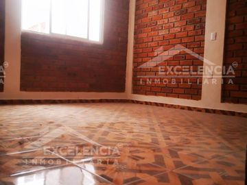 VENTA DE CASA REMODELADA EN COLINAS DEL SUR