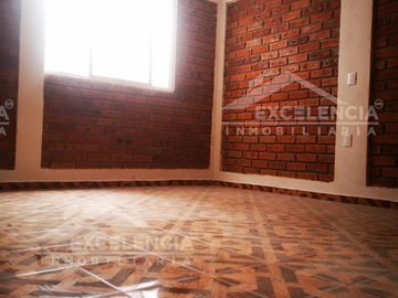 VENTA DE CASA REMODELADA EN COLINAS DEL SUR