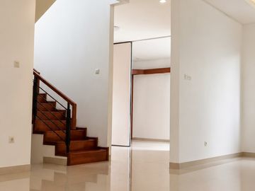 DIJUAL RUMAH SUDUT DI MUTIARA FATMAWATI RESIDENCE - PONDOK LABU, JAKARTA SELATAN