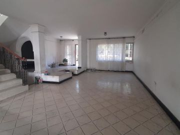 casa en arriendo/venta en san vicente. Cod V106356