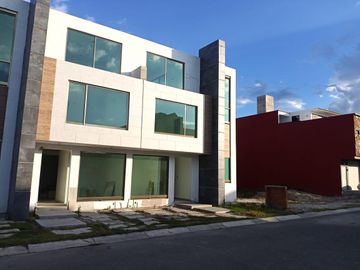 Casa en venta, Fuentes de San José,  Santa Cruz Otzacatipan, Toluca Edo. de México