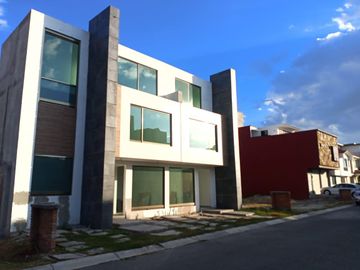 Casa en venta, Fuentes de San José,  Santa Cruz Otzacatipan, Toluca Edo. de México