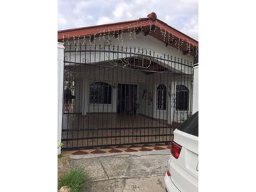 VENTA - PRADERAS DE SAN ANTONIO - 3 REC. 2 BAÑOS + CBE
