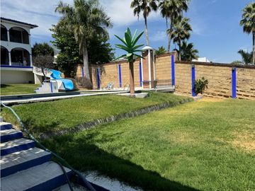 CASA EN VENTA A ORILLA DEL LAGO 